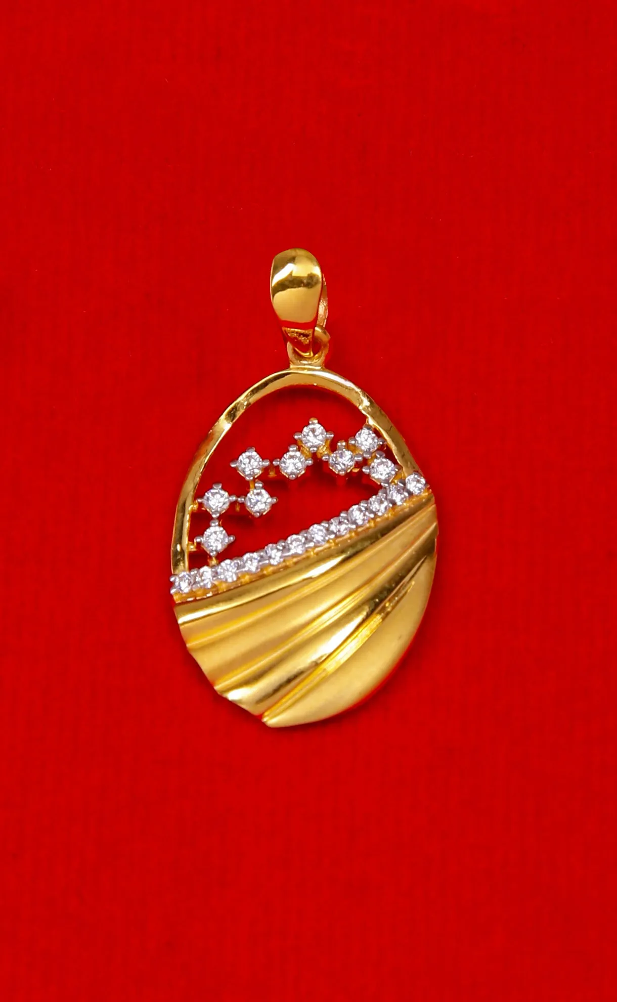 22 KT Designer Gold  Round Pendant Set (D139)