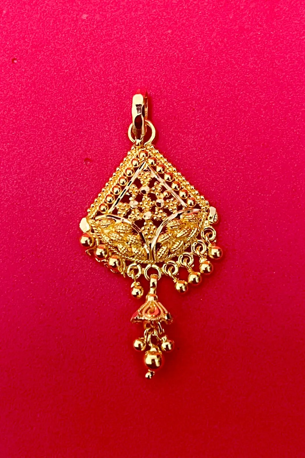 22 KT Gold Designer Pendant Set (D104)