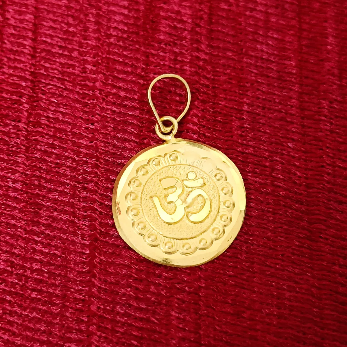 22 KT Gold Unisex Divinely Blessed Om Pendant (D39)