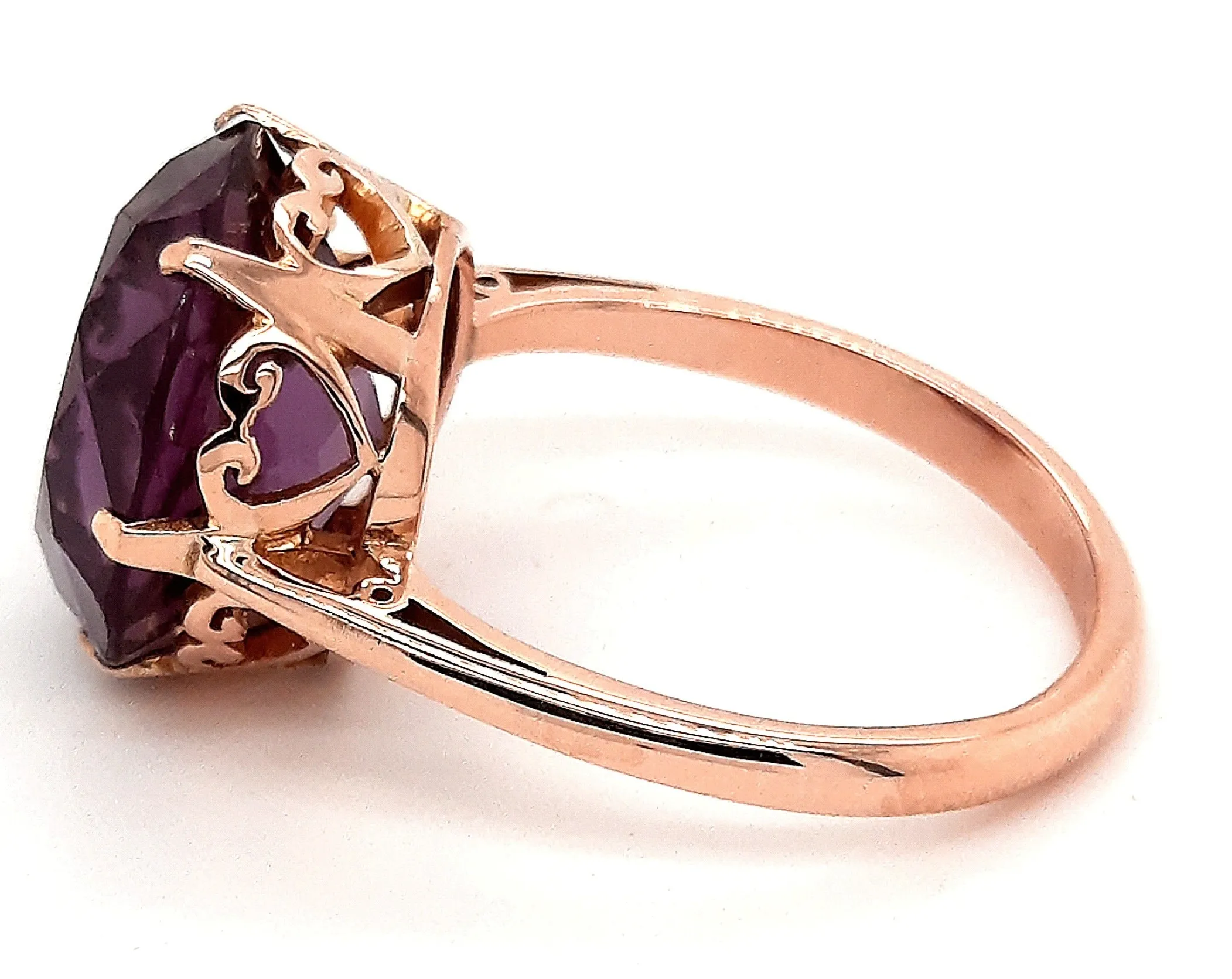 9ct Yellow Gold & Colour Change Sapphire Dress Ring