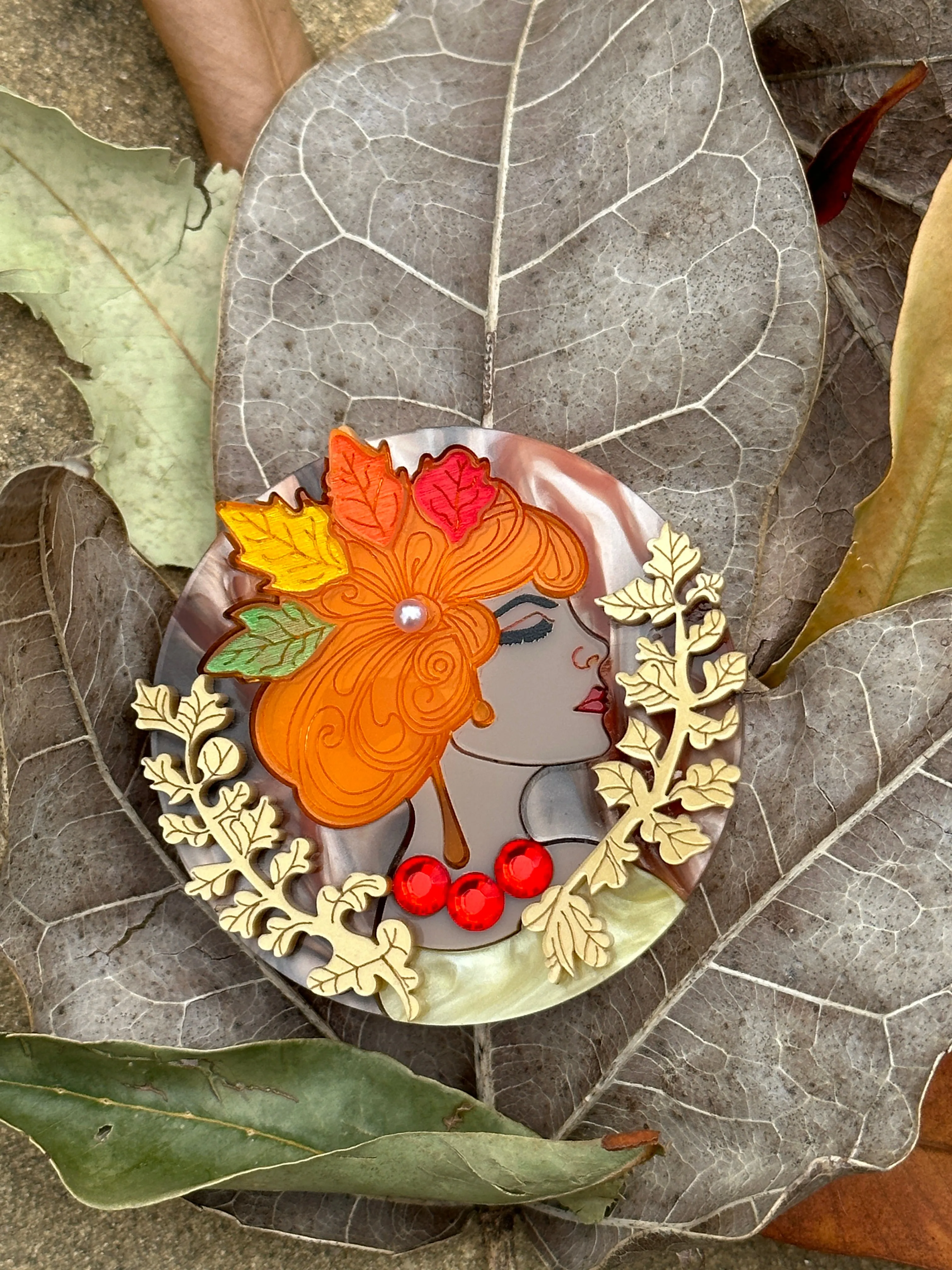 Autumn Art Deco Muse 🍁 - Broochi