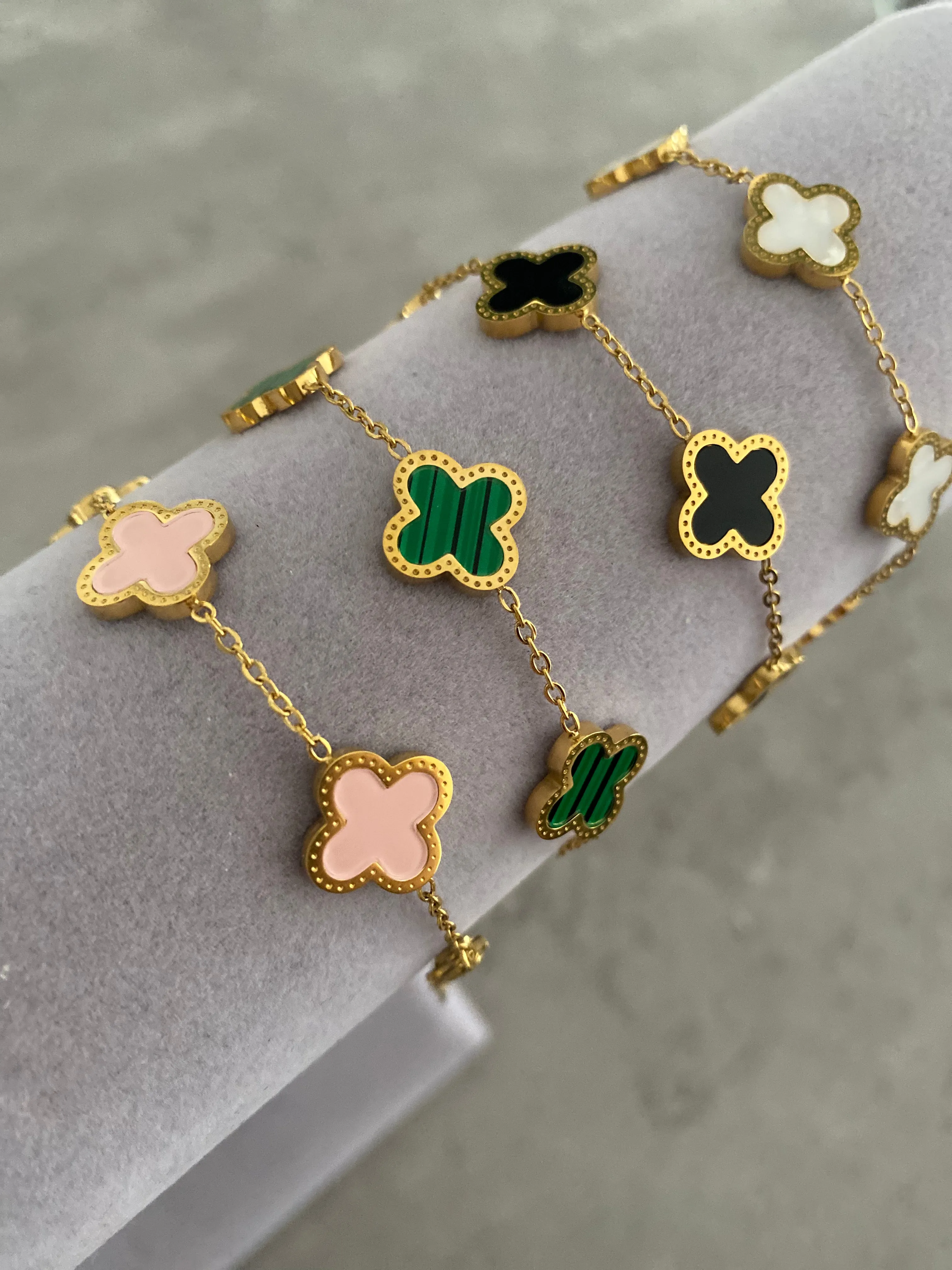 Clover Bracelet - Gold & White