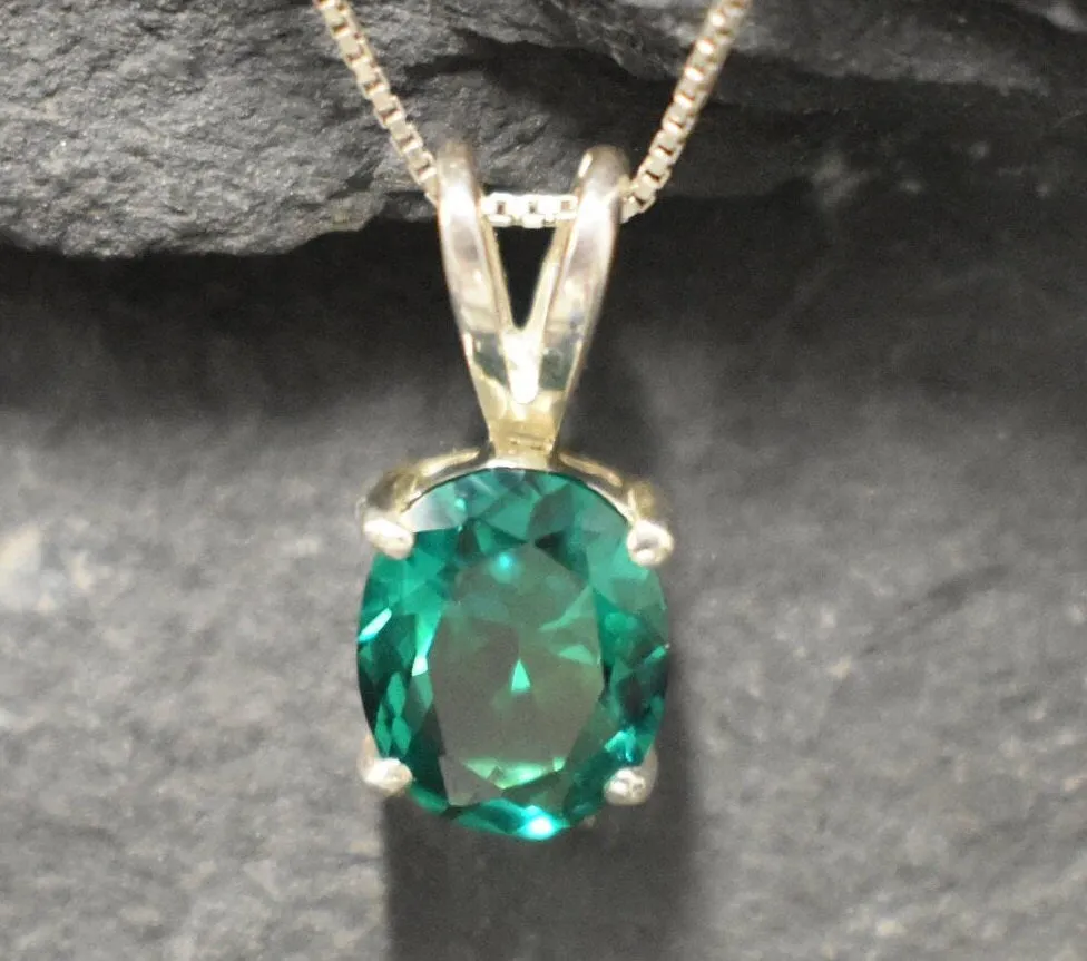 Dainty Emerald Pendant - Green Oval Necklace, Green Vintage Pendant