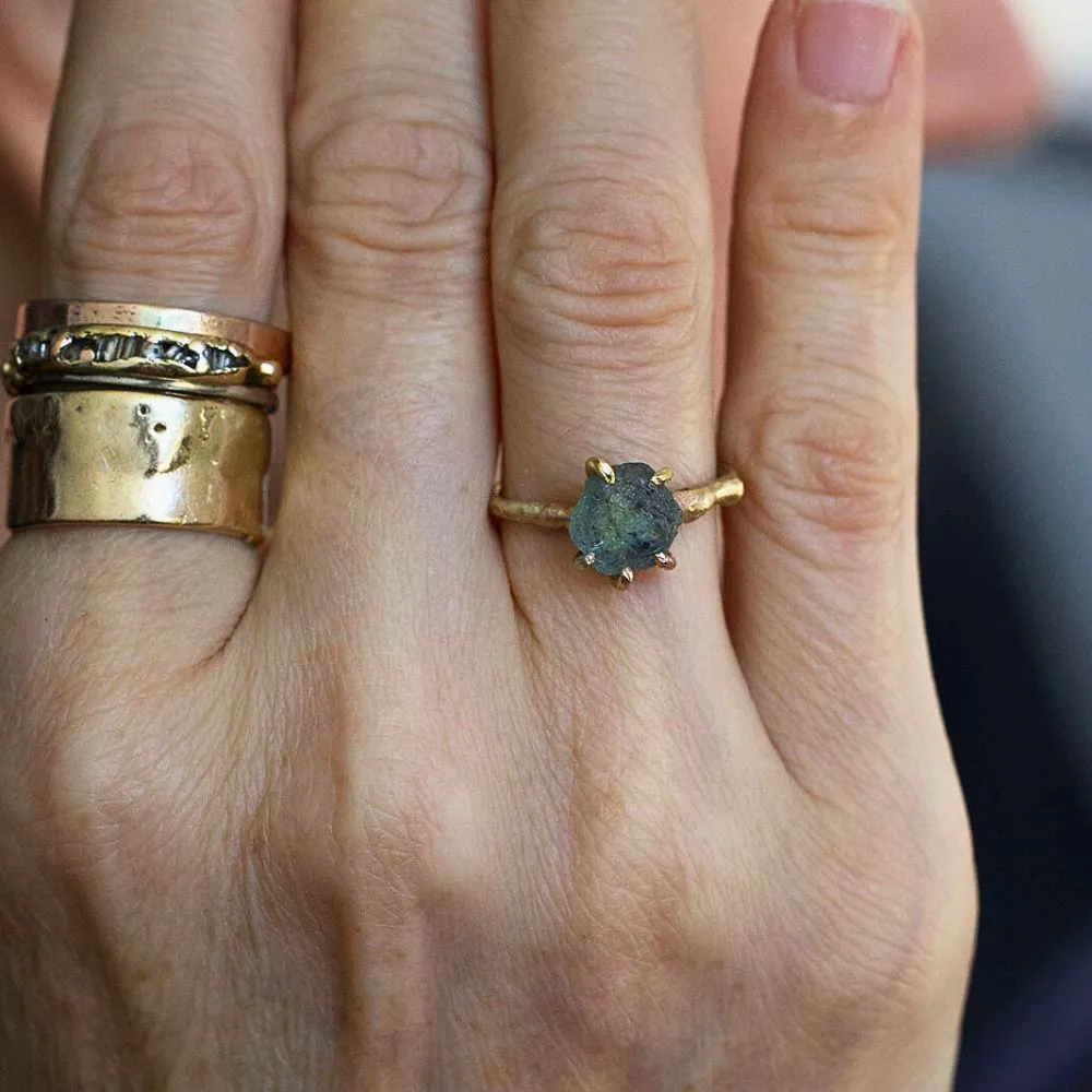 Montana Exceptional Sapphire Small Stone Ring on a Yellow Gold Band