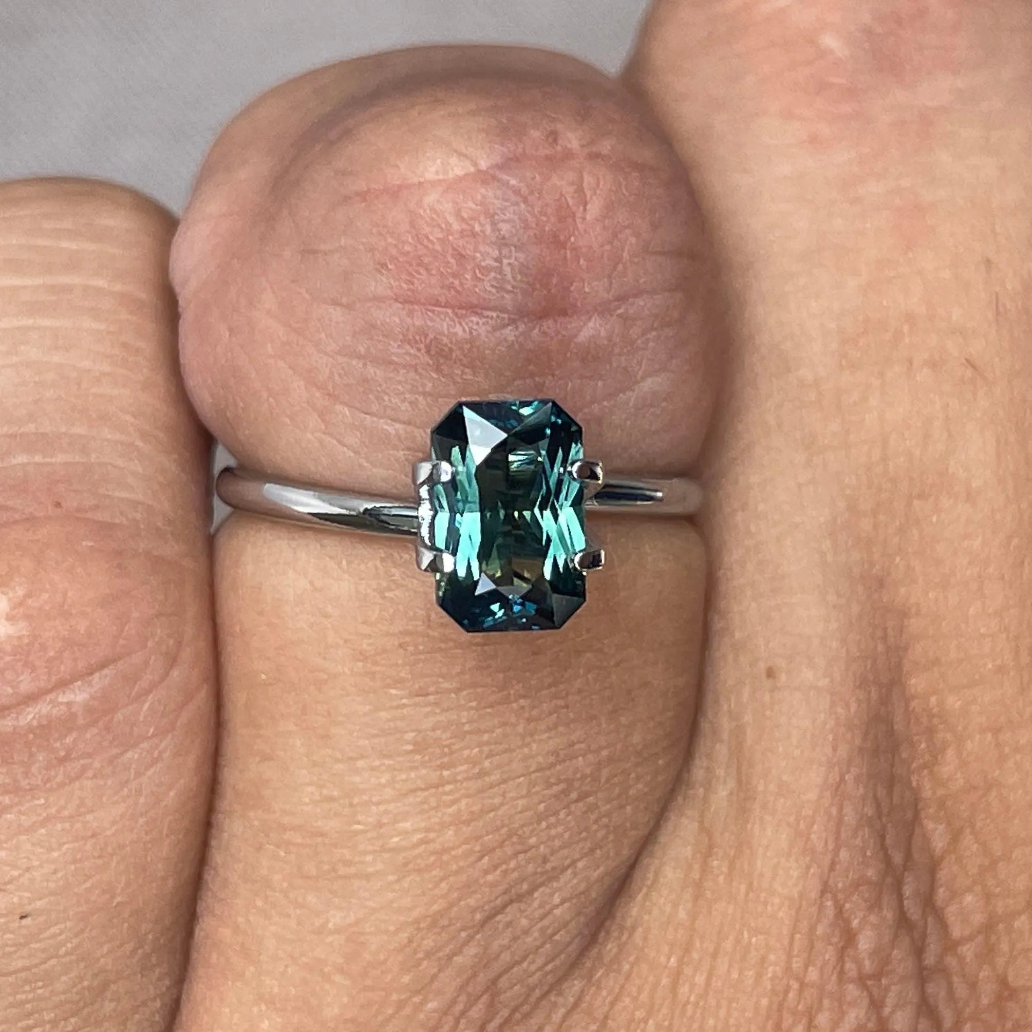 natural blue green sapphire 2.55 crt