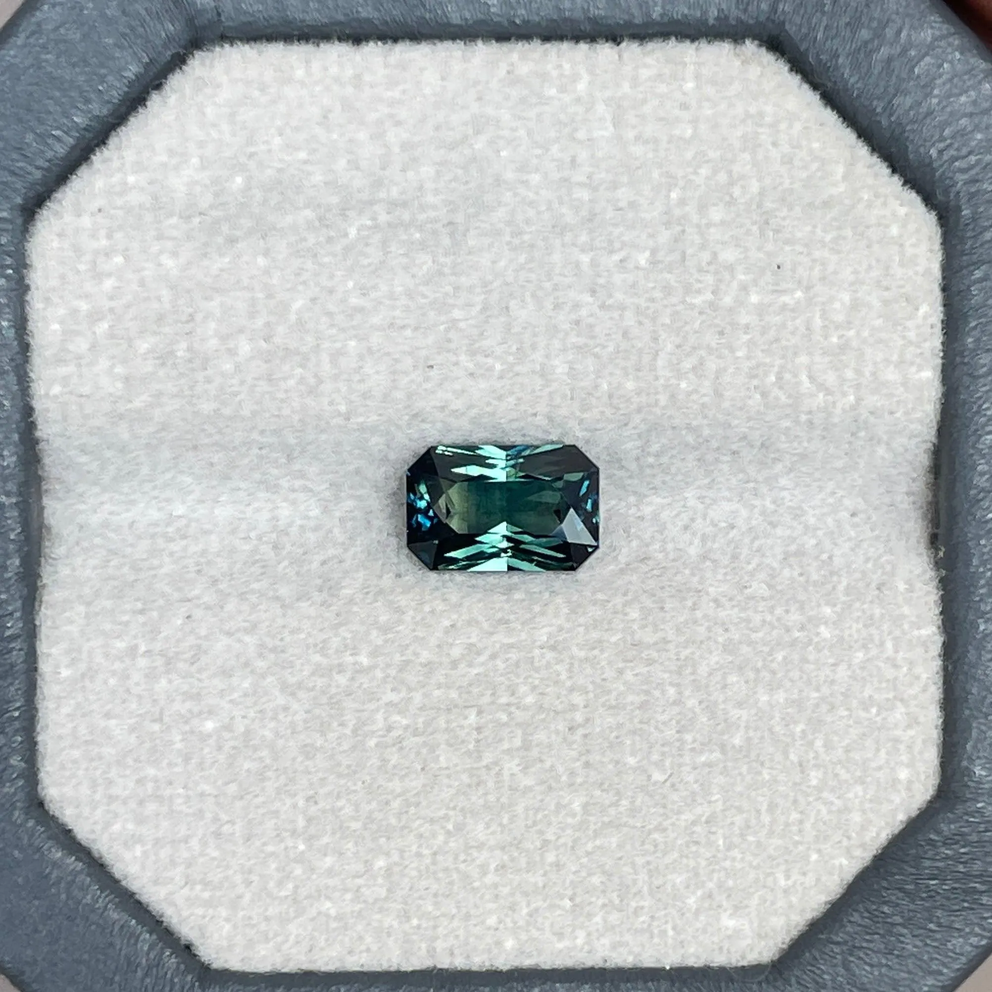 natural blue green sapphire 2.55 crt