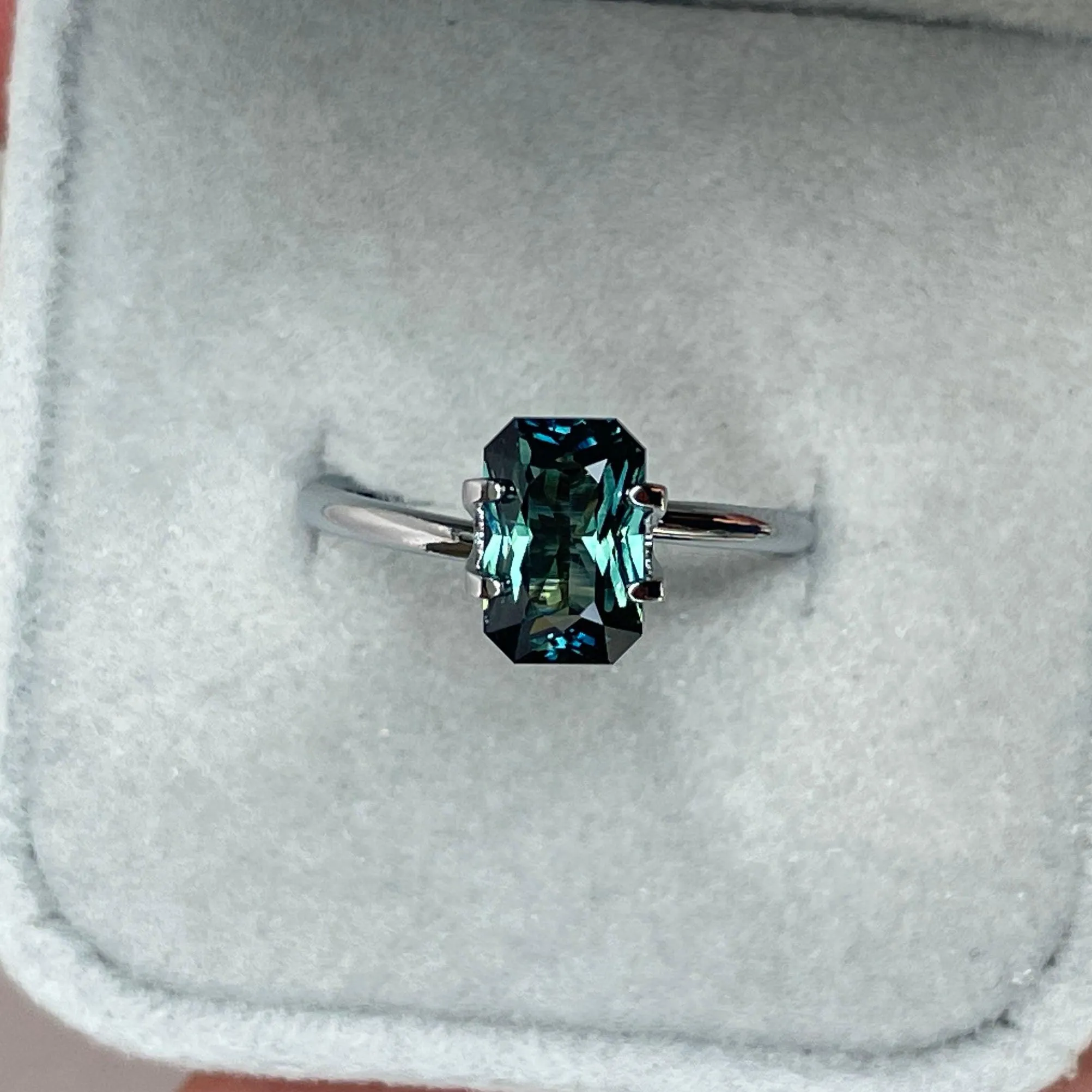 natural blue green sapphire 2.55 crt
