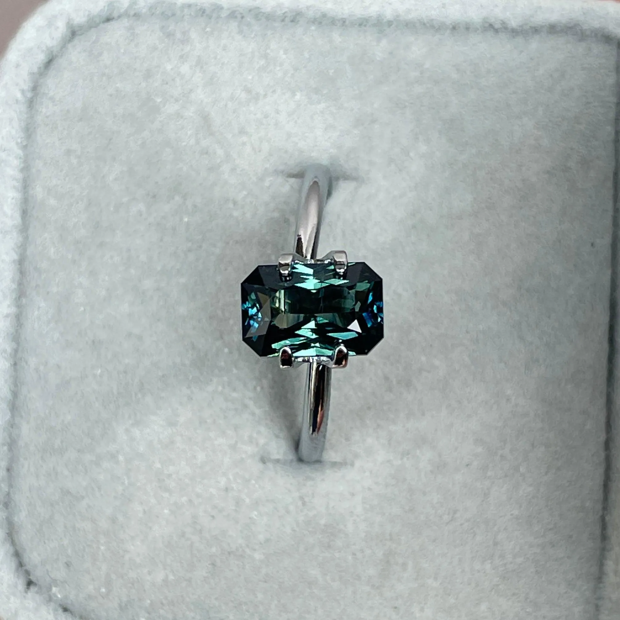natural blue green sapphire 2.55 crt