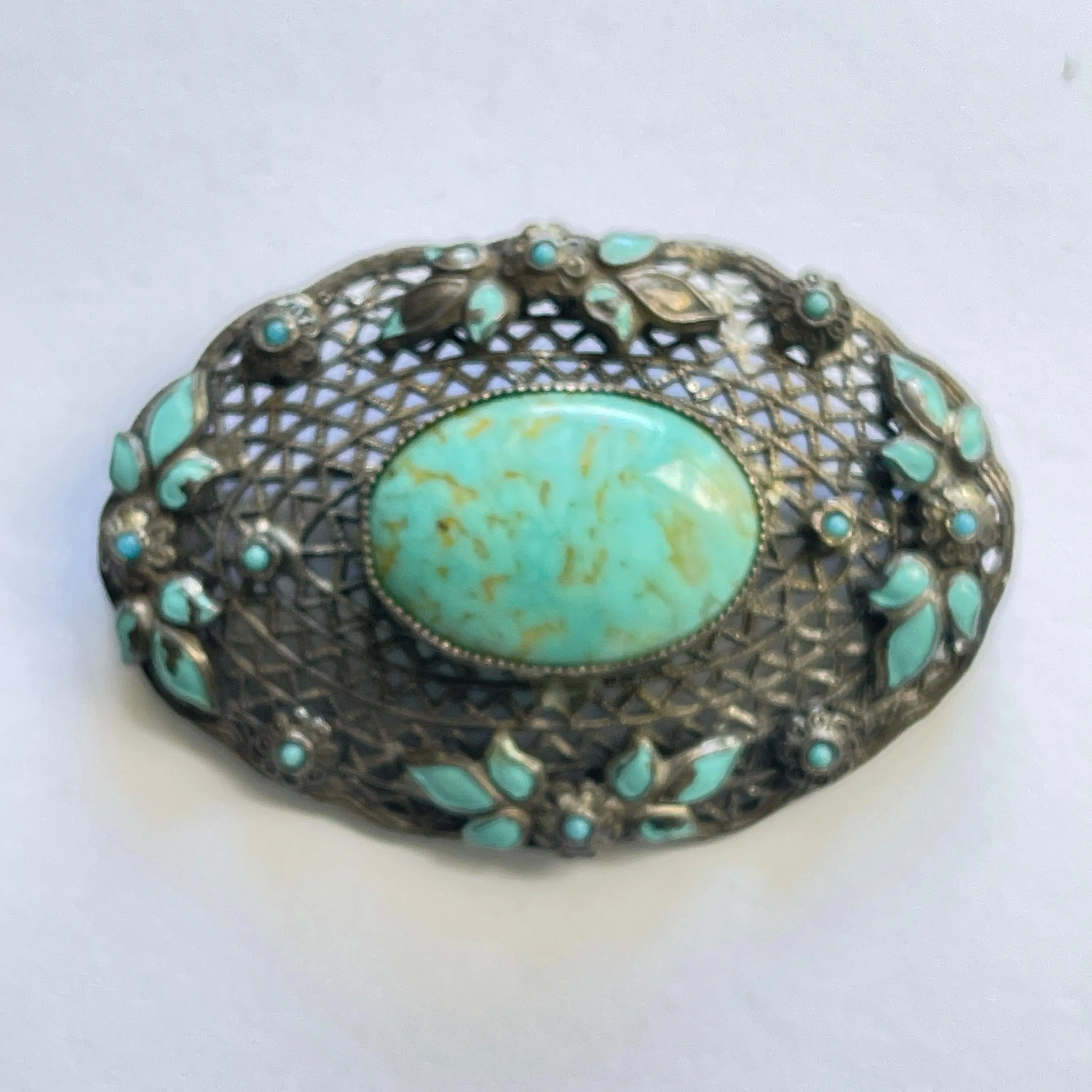 Oval Filigree 1940's Vintage Brooch