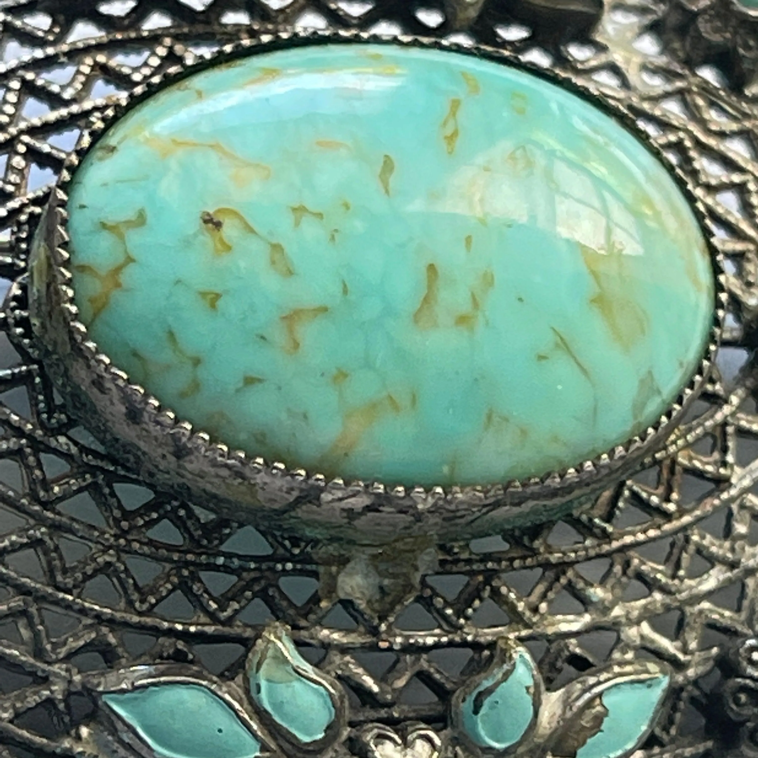 Oval Filigree 1940's Vintage Brooch