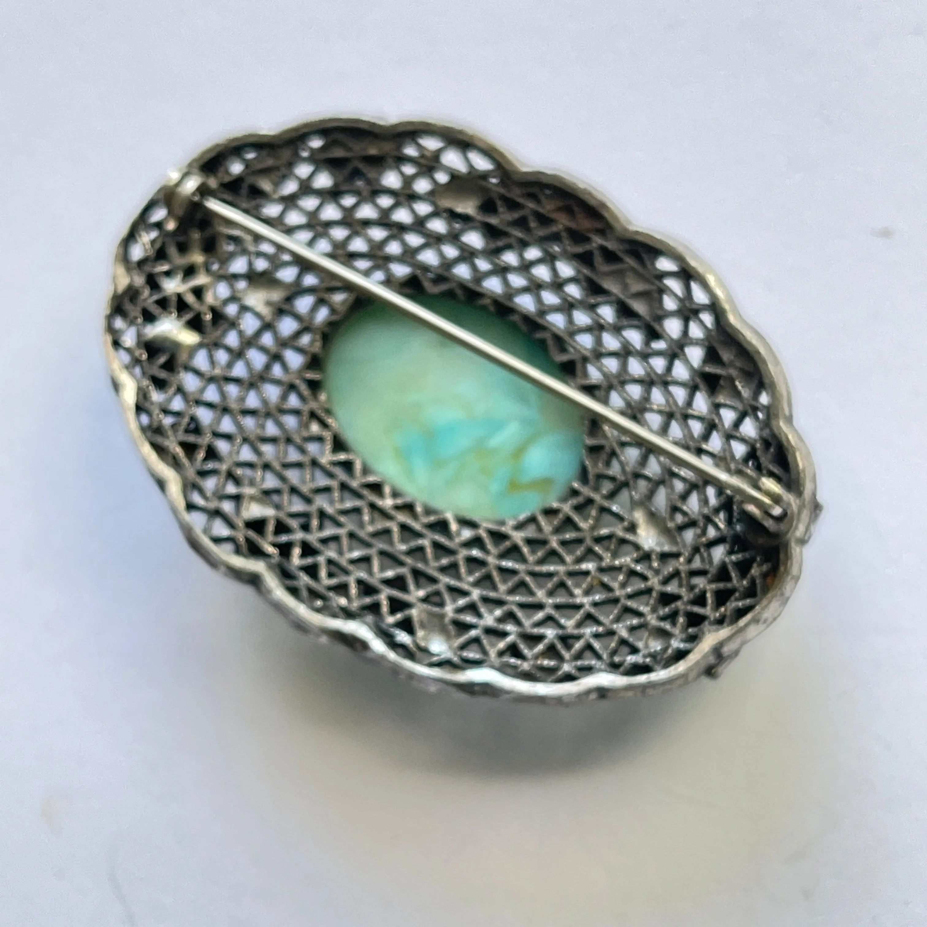 Oval Filigree 1940's Vintage Brooch