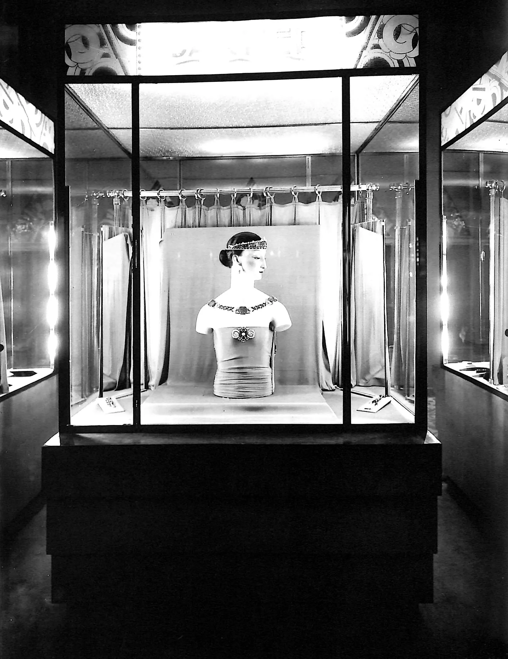 "Cartier And America" 2009 CHAPMAN, Martin