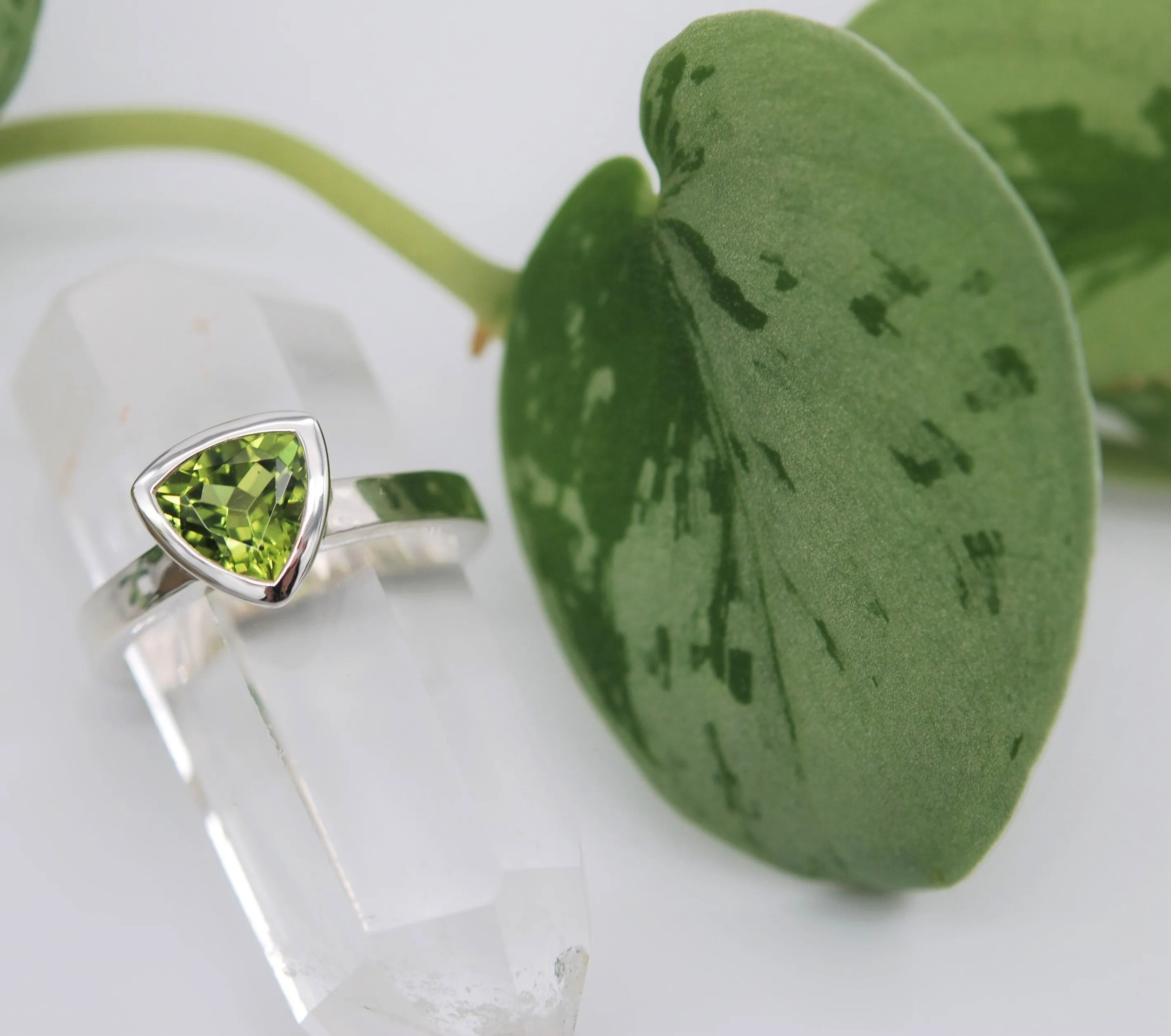 Trilliant Gemstone Rings Ai208